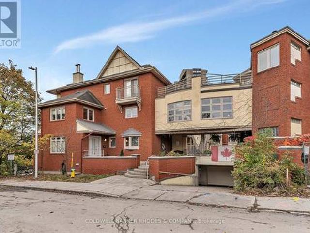 Townhouse for sale in Fountain Gate, Ottawa