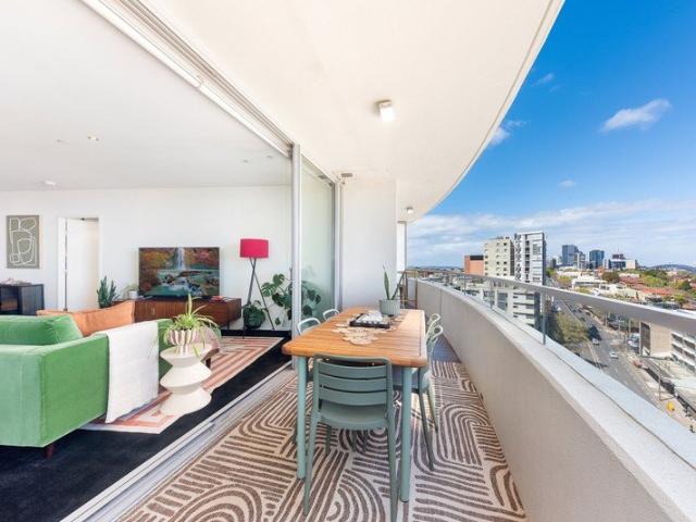 Apartment for sale in Lower North Shore, Sydney