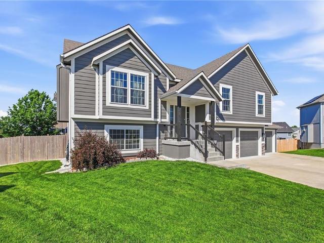 House for sale in Peculiar, Missouri
