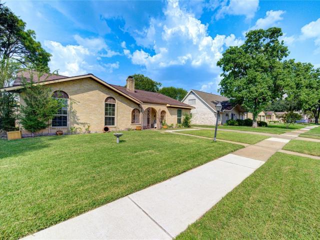 House for sale in Meadows Place, Texas