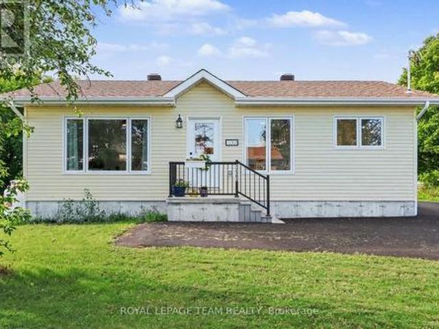 House for sale in Winchester Springs, North Dundas