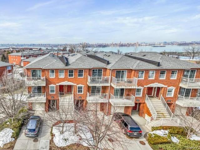 Condo for sale in Queens, Arverne