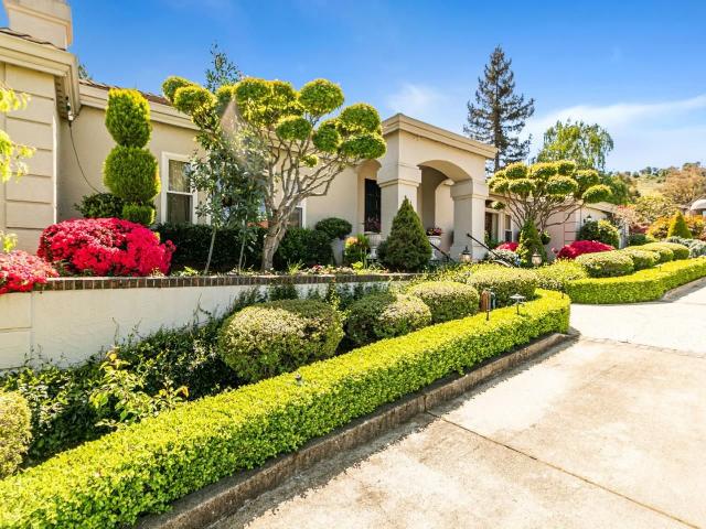 House for sale in Saratoga