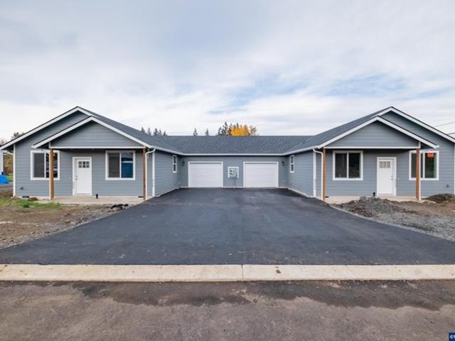 House for sale in Foster, Sweet Home