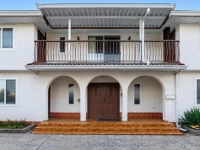 House for sale in Strawberry Hill, Surrey