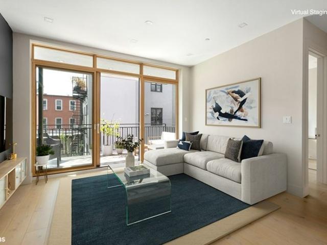 Townhouse for sale in Arverne, New York