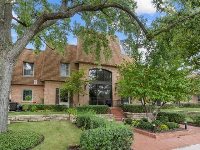 Condo for sale in Highland Park, Lake County