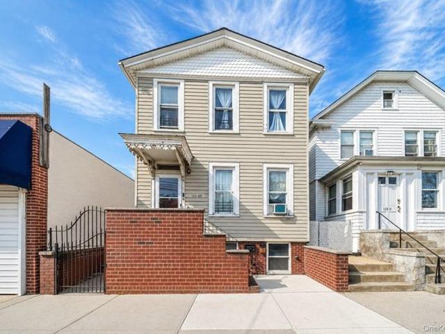 House for sale in Queens, Arverne