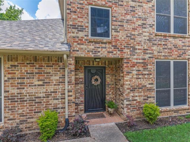Townhouse for sale in Hurst, Texas