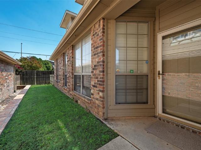 Townhouse for sale in Hurst, Texas