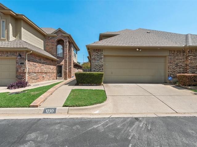 Townhouse for sale in Hurst, Texas