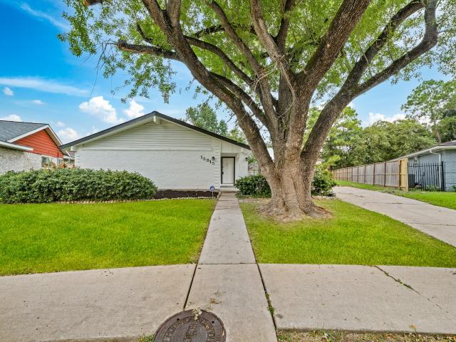 House for sale in Meadows Place, Texas