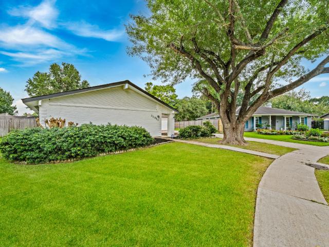 House for sale in Meadows Place, Texas