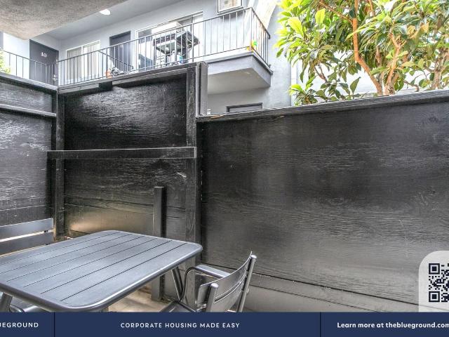 Apartment for rent in Canoga Park, California