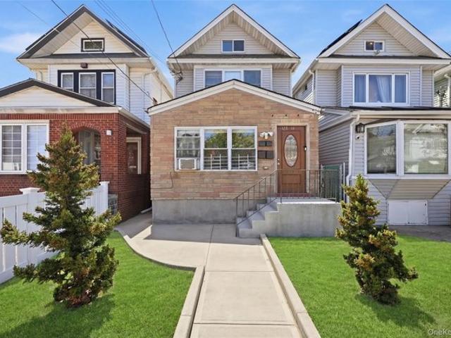 House for sale in Queens, Arverne
