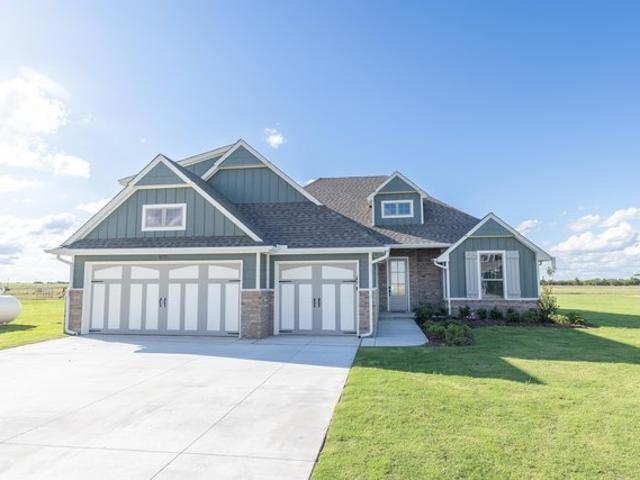 House for sale in Cashion, Oklahoma