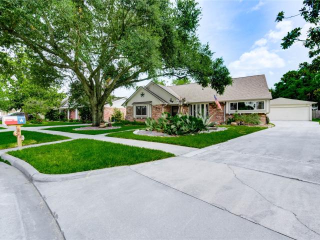 House for sale in Meadows Place, Texas