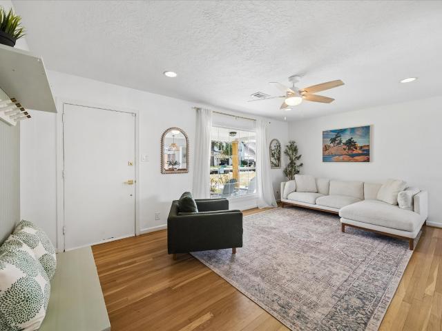 House for sale in Oak Forest, Houston