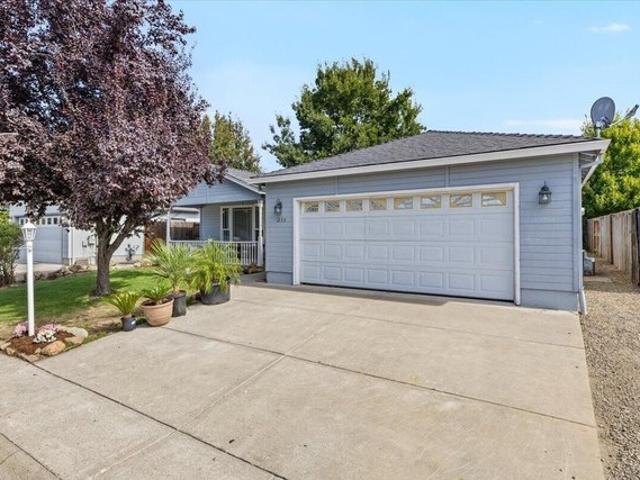 House for sale in Central Point, Jackson County