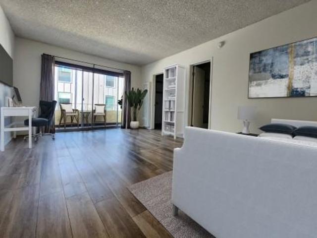 Apartment for rent in Canoga Park, California