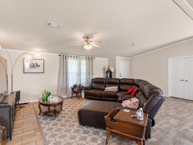 House for sale in Henderson, Texas