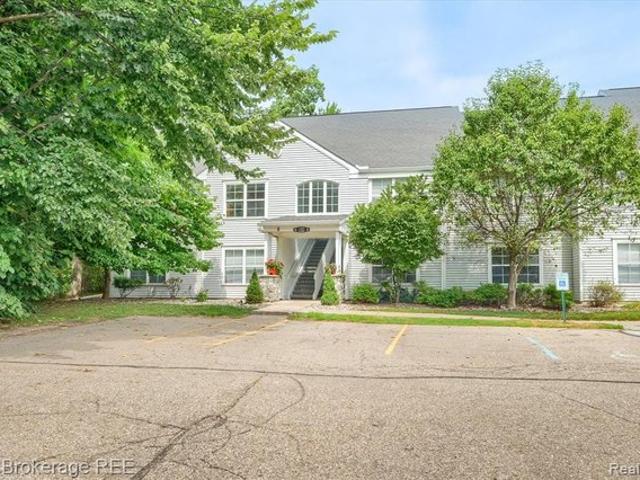 Condo for sale in Fenton, Michigan