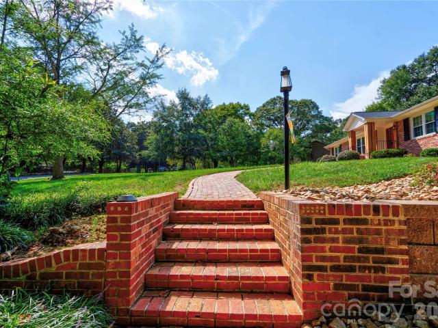 House for sale in Meadowood, Shelby