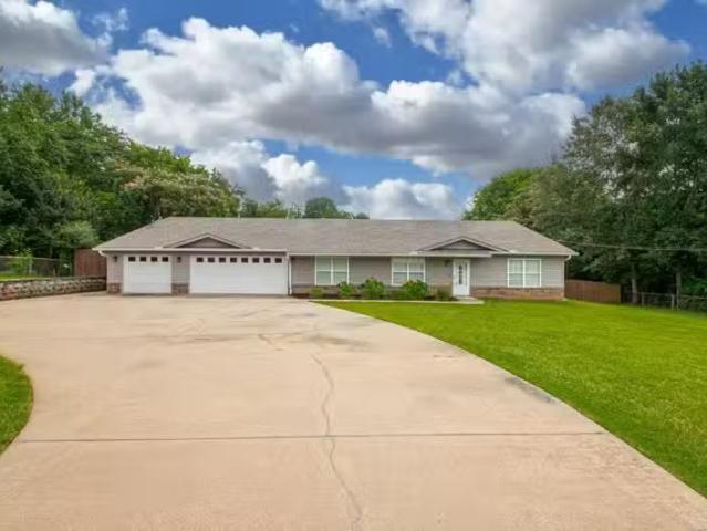 House for rent in Benton