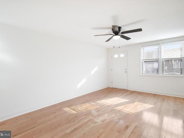 Townhouse for sale in Darby