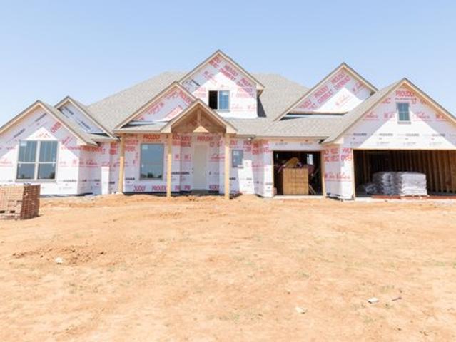 House for sale in Cashion, Oklahoma