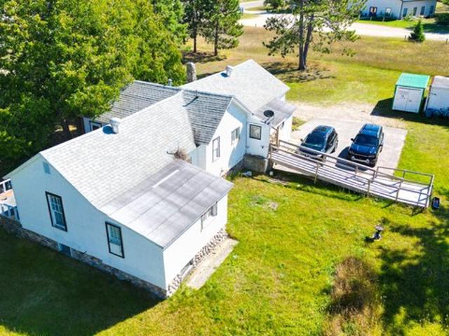 House for sale in Carp Lake, Carp Lake Township