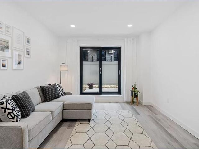 Condo for sale in Arverne, New York