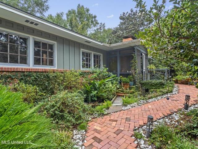 House for sale in Ocean Springs, Mississippi