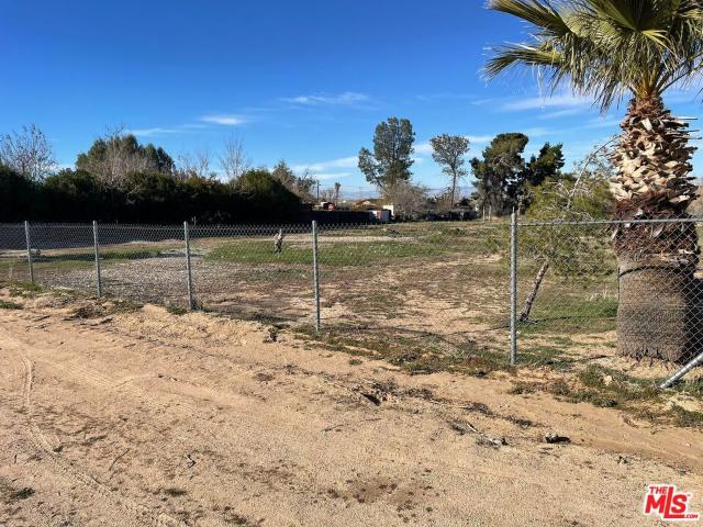 Land for sale in Pearblossom, California