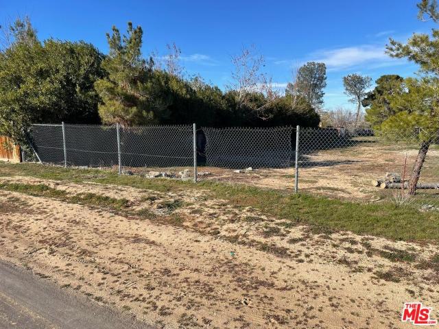 Land for sale in Pearblossom, California