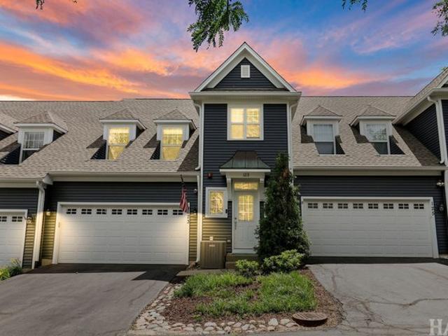 Townhouse for sale in Libertyville, Illinois