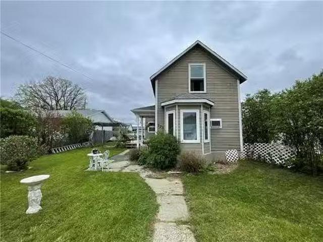 House for sale in Wawanesa, Manitoba
