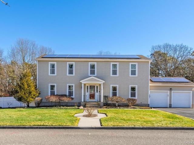 House for sale in Centereach, New York