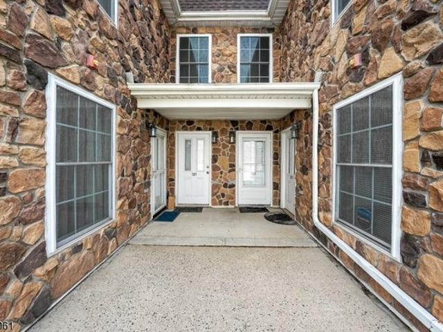Townhouse for sale in Piscataway, New Jersey