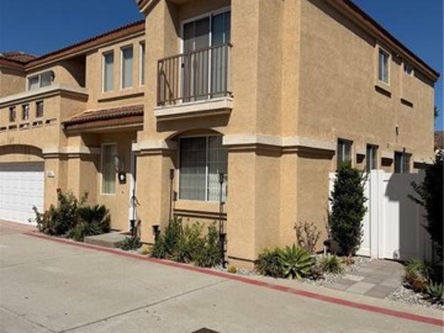 Townhouse for sale in Watson Corporate Center, Carson