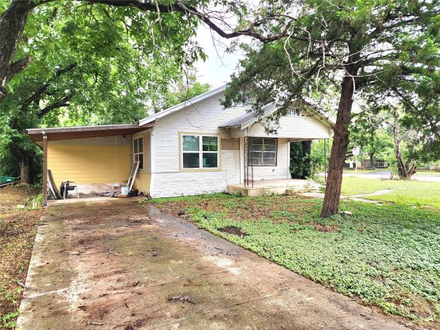 House for sale in Luling, Texas
