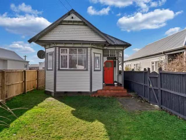 House for sale in Chaslands, Canterbury