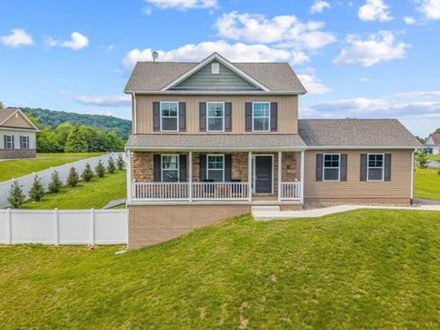 House for sale in Berkeley Springs, West Virginia