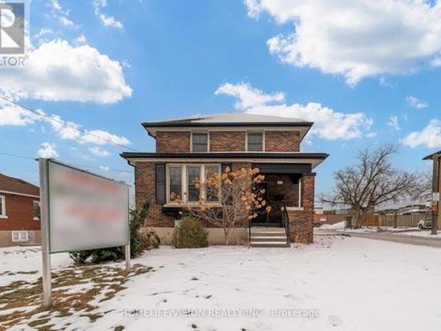 Commercial for rent in Whitby