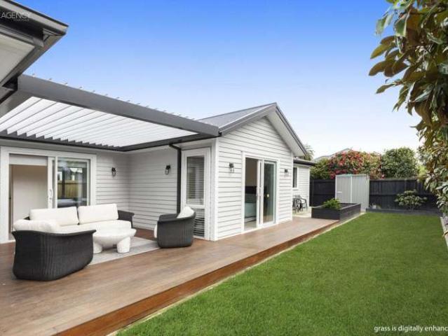House for sale in Chaslands, Canterbury