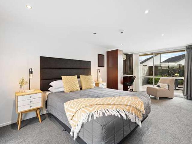 Townhouse for rent in Merivale, Canterbury