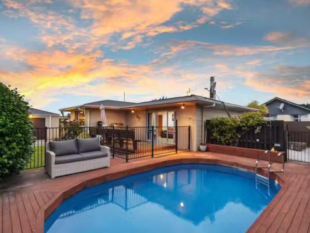 House for sale in Chaslands, Canterbury