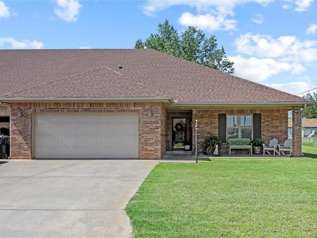 Townhouse for sale in Caddo, Oklahoma