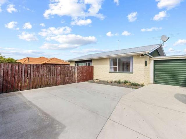 Apartment for sale in Chaslands, Canterbury