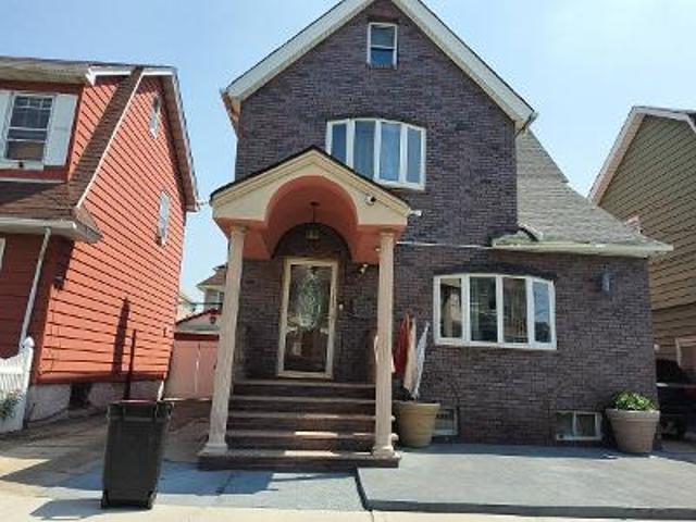 House for sale in South Richmond Hill House for sale in South Richmond Hill